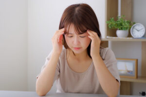 めまいに悩む女性